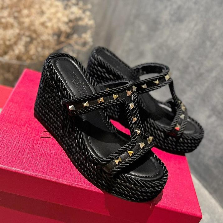 Rockstud Wedge Sandal In Calfskin Leather Black 10cm