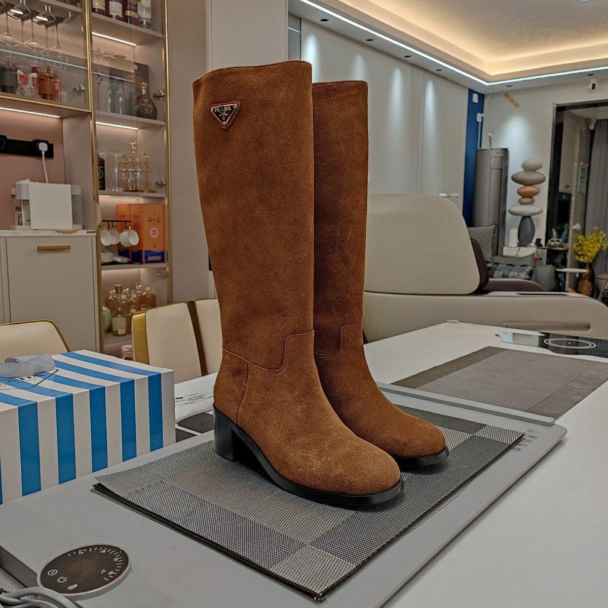 KNEE BOOTS WITH TRIANGLE LOGO IN CAMEL SUEDE – BeeLove
